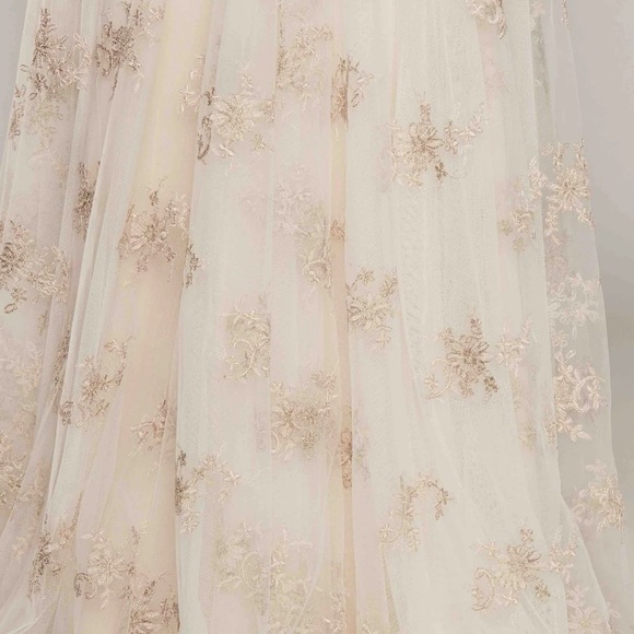 Vintage Style Artisan Wedding Dress - Picture 4 of 10